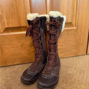 Merrell Women's Brown Lace Up Boots with Fur Faux Trim size 9